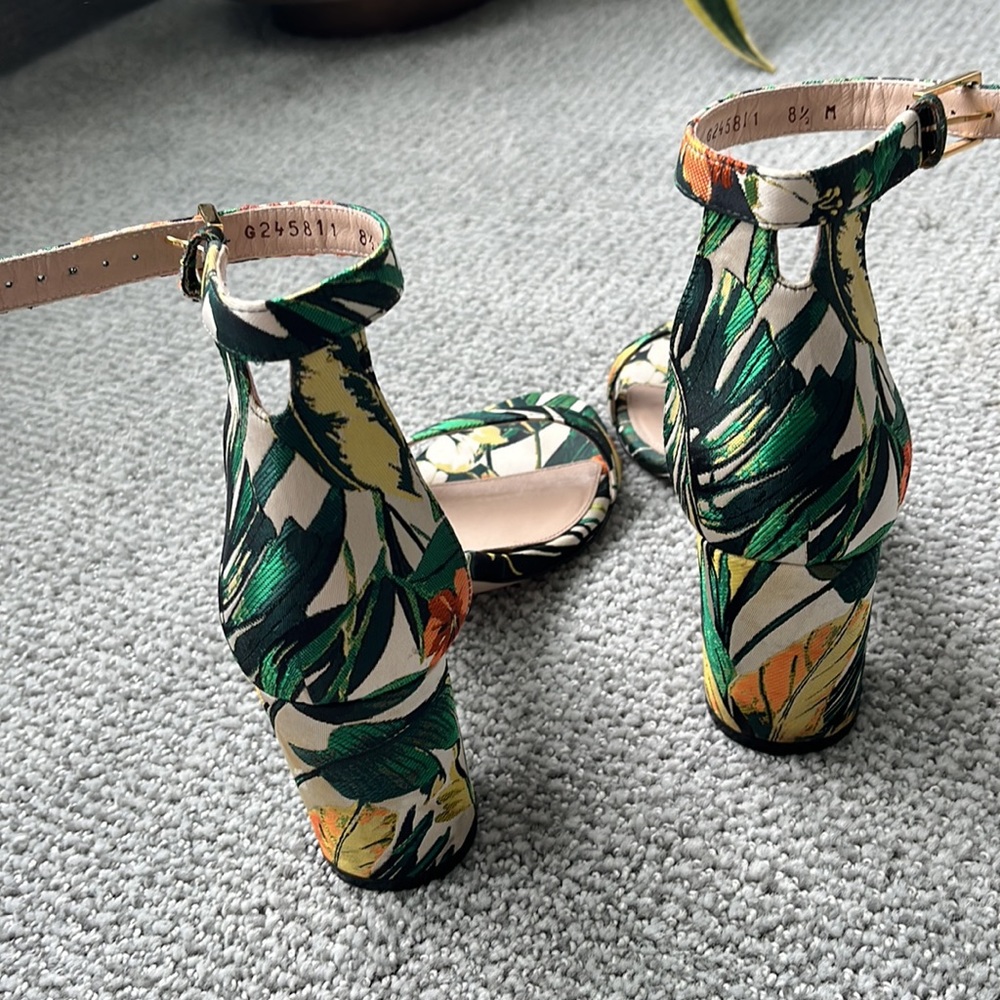 Great Condition- Barely Worn Stuart Weitzman Sand… - image 4